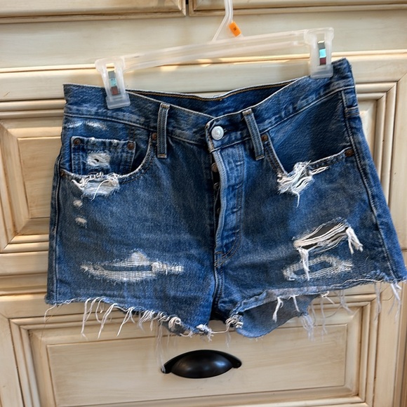 Levi’s 501 Shorts - Picture 1 of 7